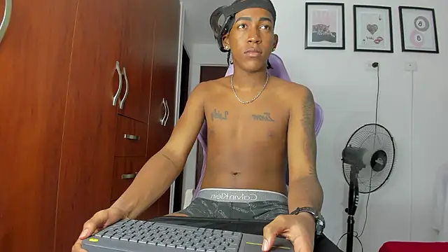 Snapshot of latin_kay1 chatting on 02/20/26, 10:54 latin kay1 online show from 02/20/26, 10:54