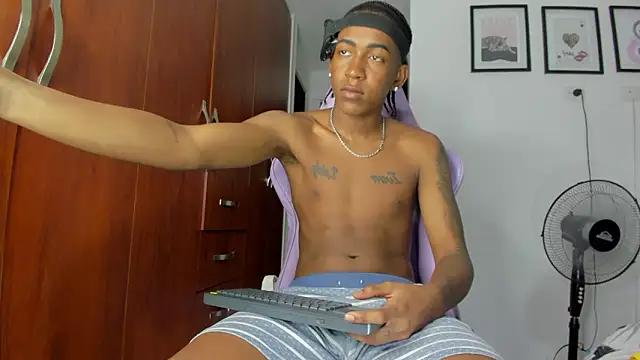 Snapshot of latin_kay1 chatting on 02/21/26, 10:11 latin kay1 online show from 02/21/26, 10:11