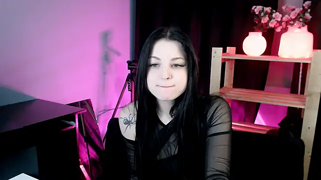 Snapshot of nikadinny chatting on 11/25/25, 12:32 nikadinny online show from 11/25/25, 12:32