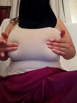 Snapshot of Ranya-50 chatting on 10/13/25, 02:39 Ranya-50 online show from 10/13/25, 02:39