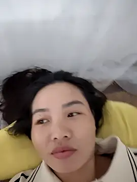 Snapshot of pusi_xinh chatting on 10/24/25, 11:39 pusi xinh online show from 10/24/25, 11:39