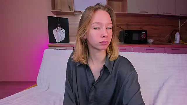 Snapshot of LilyVoise chatting on 10/14/25, 12:28 LilyVoise online show from 10/14/25, 12:28