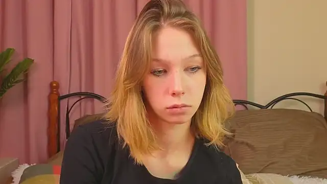 Snapshot of LilyVoise chatting on 10/23/25, 11:53 LilyVoise online show from 10/23/25, 11:53