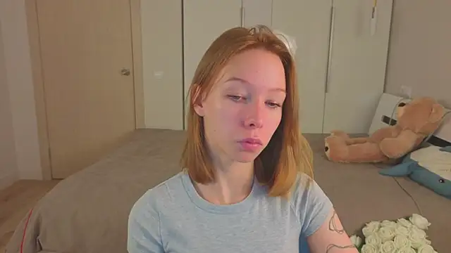 Snapshot of LilyVoise chatting on 11/03/25, 11:44 LilyVoise online show from 11/03/25, 11:44