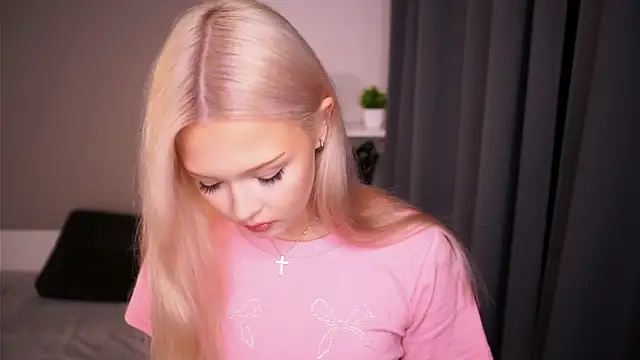 KaryTasch online show from 10/19/25, 07:03