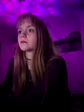 Snapshot of OpheliaMills chatting on 10/10/25, 09:25 OpheliaMills online show from 10/10/25, 09:25