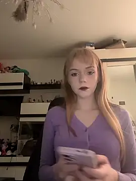 Snapshot of OpheliaMills chatting on 10/12/25, 10:36 OpheliaMills online show from 10/12/25, 10:36