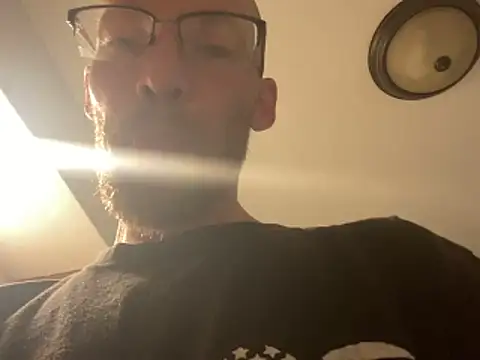 Snapshot of DickTaterish chatting on 10/17/25, 05:04 DickTaterish online show from 10/17/25, 05:04