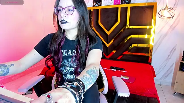 Snapshot of Evangelinejoness_ chatting on 10/16/25, 11:44 Evangelinejoness  online show from 10/16/25, 11:44
