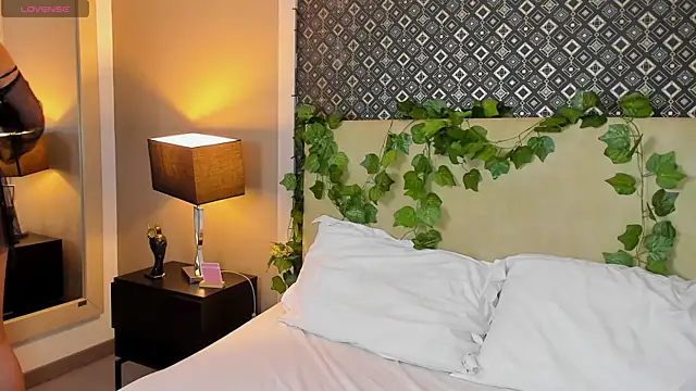 GabrielaBali online show from 11/30/25, 04:38