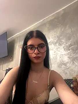 Snapshot of MissHerra2 chatting on 11/25/25, 11:43 MissHerra2 online show from 11/25/25, 11:43