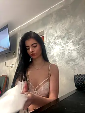 Snapshot of MissHerra2 chatting on 12/15/25, 12:09 MissHerra2 online show from 12/15/25, 12:09