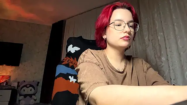 Snapshot of TheaBertch chatting on 10/13/25, 03:56 TheaBertch online show from 10/13/25, 03:56