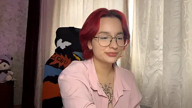 Snapshot of TheaBertch chatting on 10/17/25, 12:41 TheaBertch online show from 10/17/25, 12:41