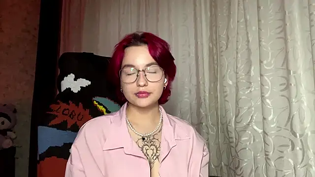 Snapshot of TheaBertch chatting on 10/19/25, 01:56 TheaBertch online show from 10/19/25, 01:56