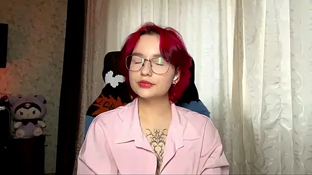 Snapshot of TheaBertch chatting on 10/20/25, 01:22 TheaBertch online show from 10/20/25, 01:22