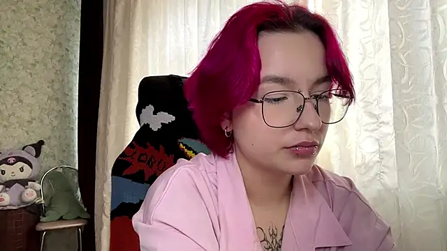 Snapshot of TheaBertch chatting on 10/23/25, 10:58 TheaBertch online show from 10/23/25, 10:58