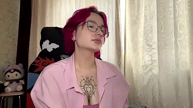 Snapshot of TheaBertch chatting on 10/24/25, 12:45 TheaBertch online show from 10/24/25, 12:45