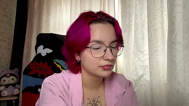 Snapshot of TheaBertch chatting on 10/25/25, 09:17 TheaBertch online show from 10/25/25, 09:17