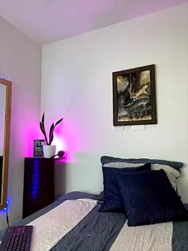  Emily Sands  online show from 10/28/25, 05:04