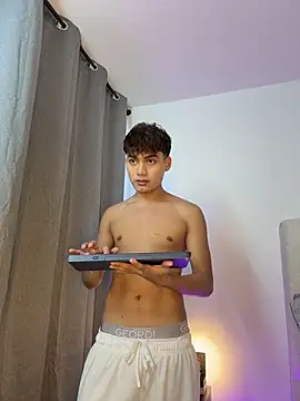 Snapshot of santi_Rush chatting on 10/14/25, 08:53 santi Rush online show from 10/14/25, 08:53