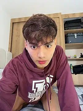 Snapshot of santi_Rush chatting on 10/17/25, 09:28 santi Rush online show from 10/17/25, 09:28