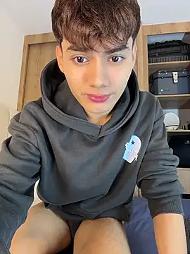 Snapshot of santi_Rush chatting on 10/23/25, 11:14 santi Rush online show from 10/23/25, 11:14