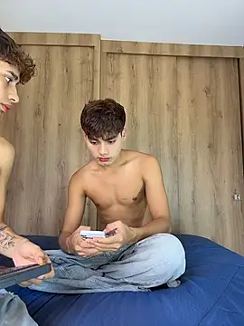 Snapshot of santi_Rush chatting on 10/25/25, 07:52 santi Rush online show from 10/25/25, 07:52