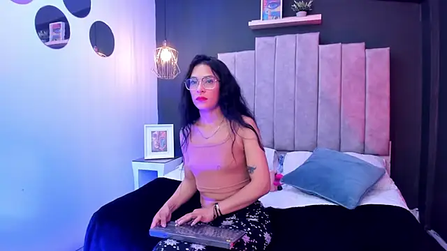 Maite black online show from 11/05/25, 03:28