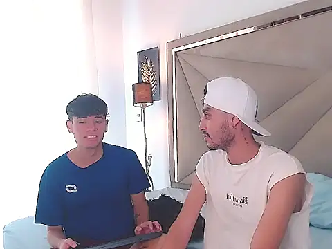 Owen valentin online show from 10/16/25, 03:24