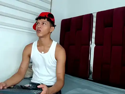 Owen valentin online show from 10/23/25, 01:32