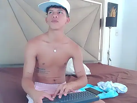 Owen valentin online show from 10/24/25, 07:54