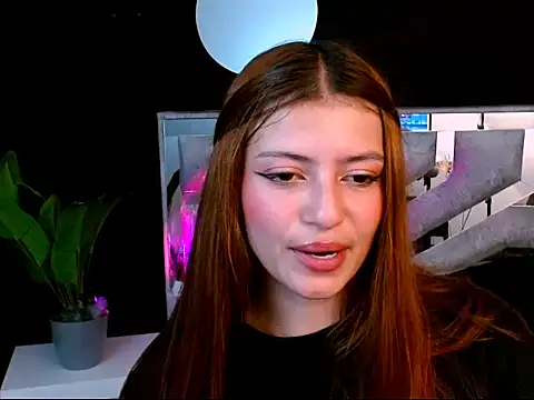 Snapshot of viky_evanss chatting on 10/23/25, 07:12 viky evanss online show from 10/23/25, 07:12