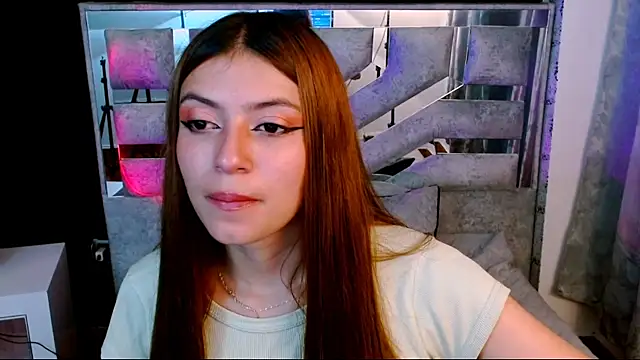 Snapshot of viky_evanss chatting on 11/22/25, 03:00 viky evanss online show from 11/22/25, 03:00