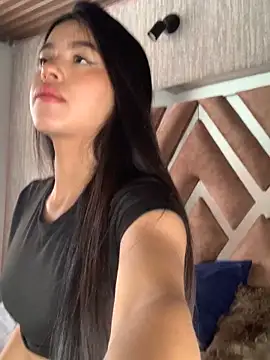 LunaMoore Pink online show from 10/25/25, 12:56