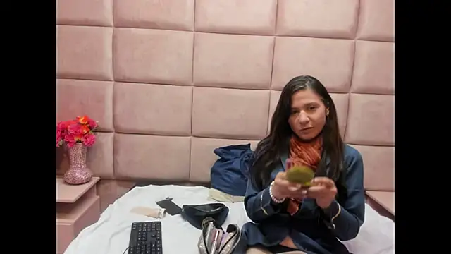 Kylie Bloom online show from 11/27/25, 09:17