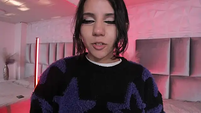 HollyPeach online show from 04/28/26, 07:41