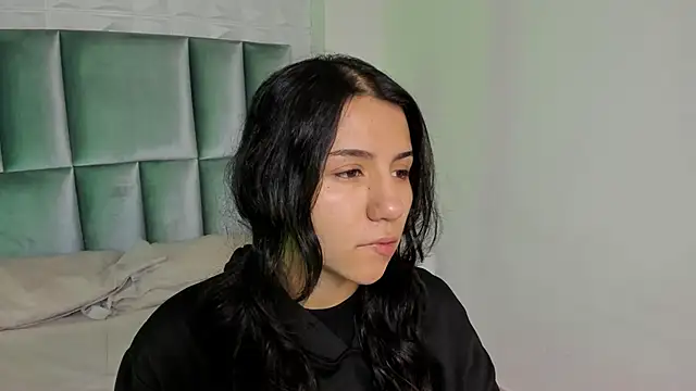 HollyPeach online show from 04/30/26, 07:31
