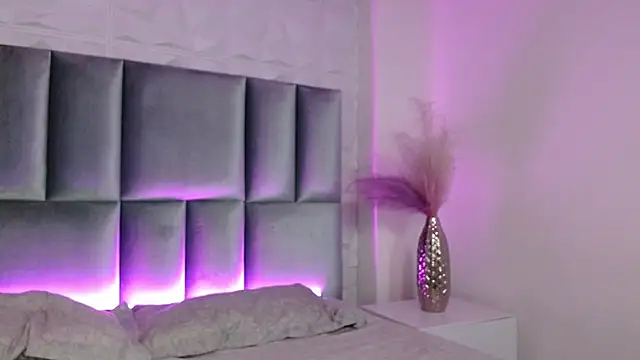 HollyPeach online show from 05/10/26, 06:24