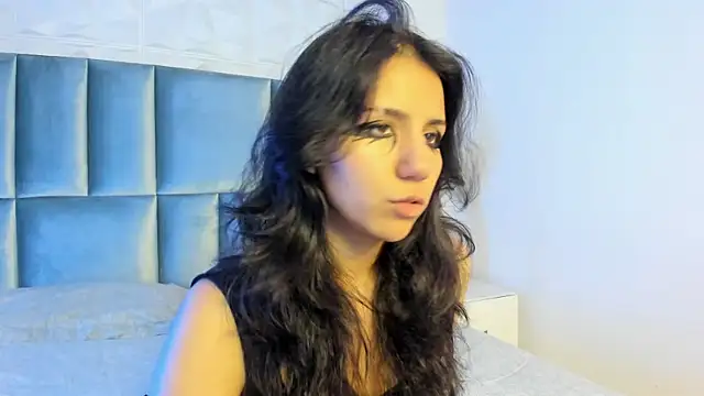 HollyPeach online show from 05/11/26, 07:55