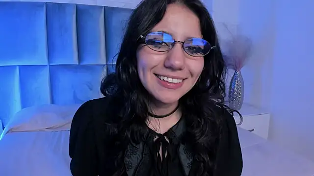 HollyPeach online show from 05/19/26, 01:56