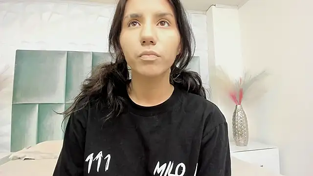 HollyPeach online show from 05/22/26, 07:30