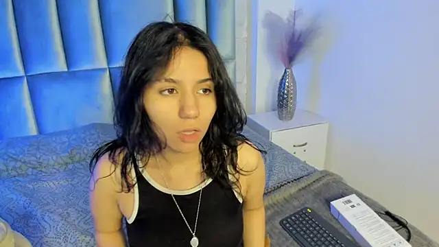HollyPeach online show from 05/28/26, 07:33