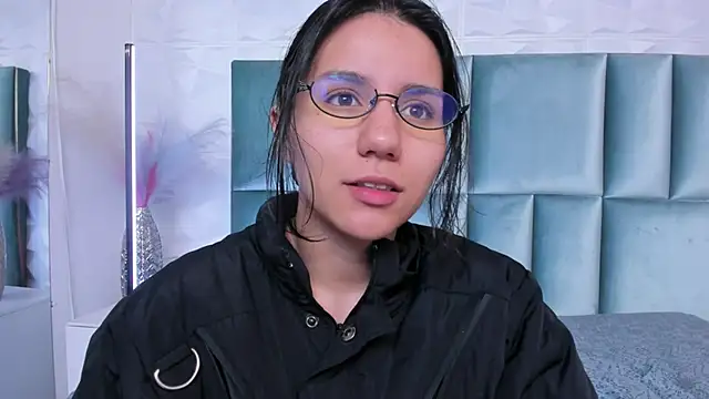 HollyPeach online show from 06/29/26, 06:41