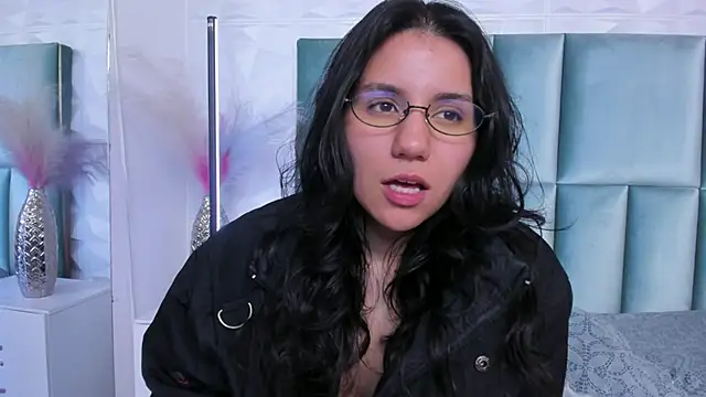 HollyPeach online show from 06/29/26, 10:15