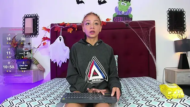 Sassha ferrer online show from 10/29/25, 09:16