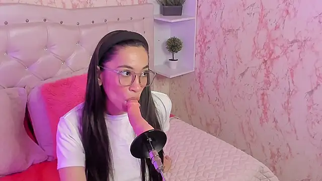 Snapshot of GabbiePrice chatting on 11/18/25, 03:38 GabbiePrice online show from 11/18/25, 03:38