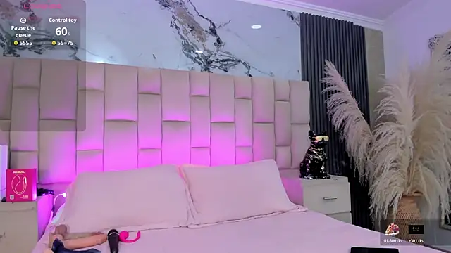 DerryAndIzzy online show from 07/28/26, 10:31