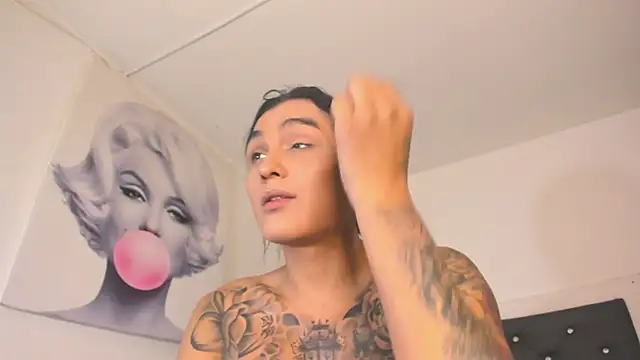 BiancaValentinna online show from 11/18/25, 08:46