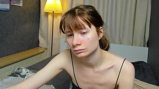 EvelynJin  online show from 10/21/25, 03:24